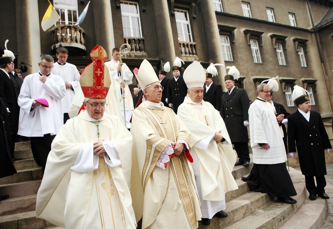 Archiwum. Ingres abp. Wiktora Skworca do katedry Chrystusa Króla w Katowicach