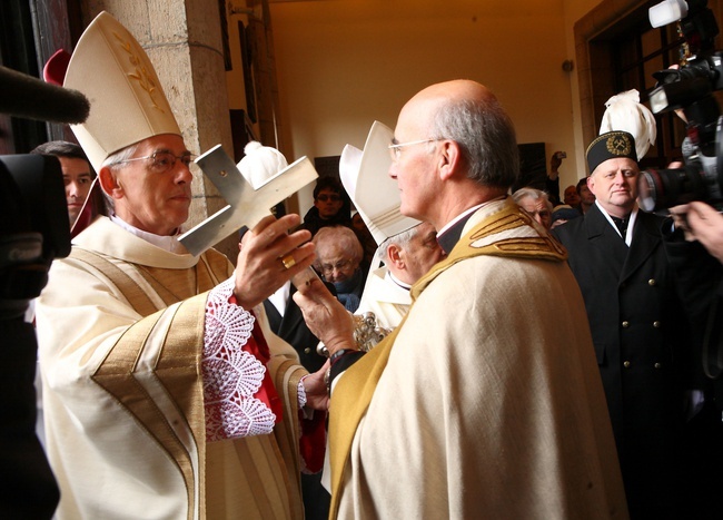 Archiwum. Ingres abp. Wiktora Skworca do katedry Chrystusa Króla w Katowicach