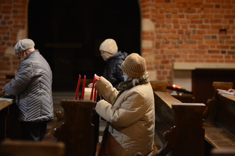 Poświęcenie wieńców adwentowych w katedrze opolskiej