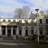 Książki można odbierać przed budynkiem biblioteki przy ul. Piłsudskiego 12.