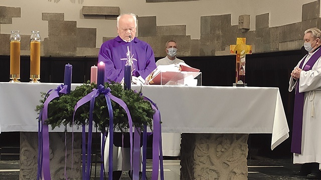 ▲	Początek roku liturgicznego w kościele akademickim KUL.