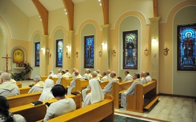 Aleja świętych kapłanów