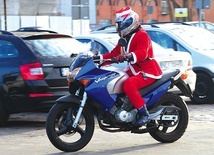 Zwieńczeniem akcji będzie parada motocyklistów w mikołajowych przebraniach.