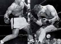 Rocky Marciano (z lewej) słynął z nokautującego ciosu.
