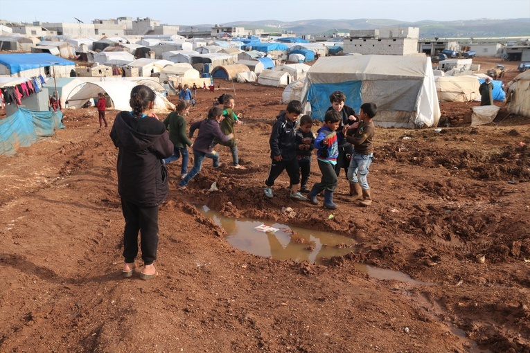 Syrii grozi odcięcie od pomocy humanitarnej.