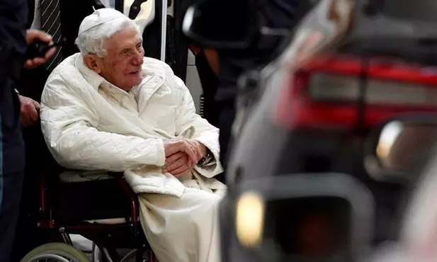 93-letni papież senior spotkał się z nowo powołanymi kardynałami w sobotę, na zakończenie konsystorza.
