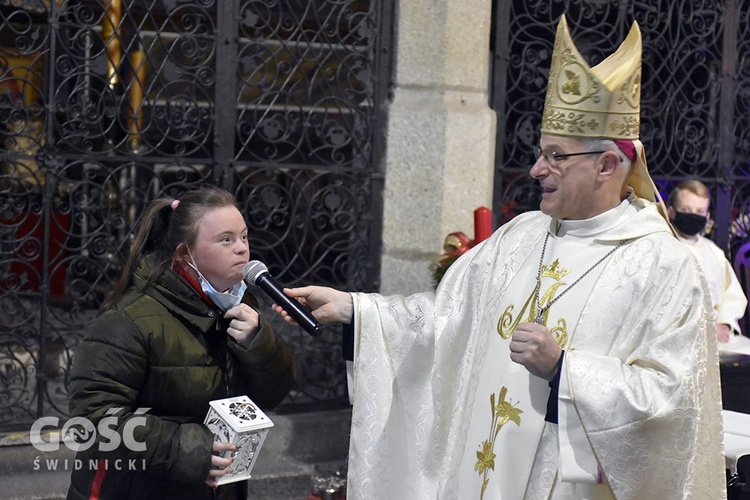 Roraty z biskupem w parafii katedralnej