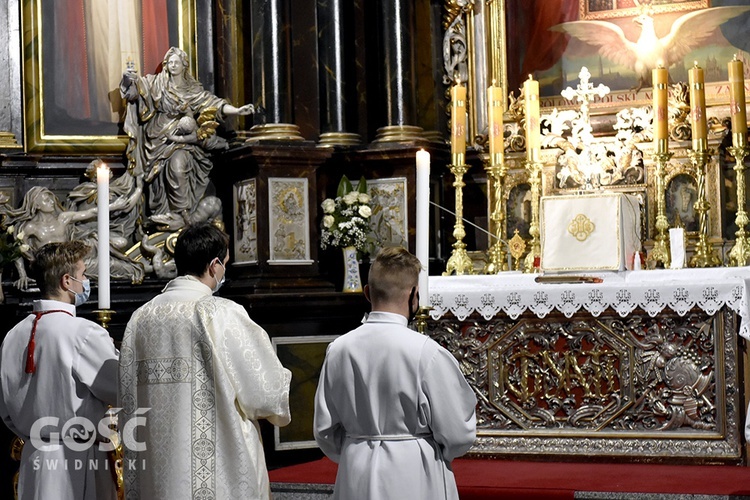 Roraty z biskupem w parafii katedralnej