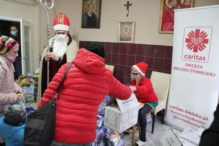 Odwiedziny św. Mikołaja w bielskiej Kuchni Społecznej św. Brata Alberta