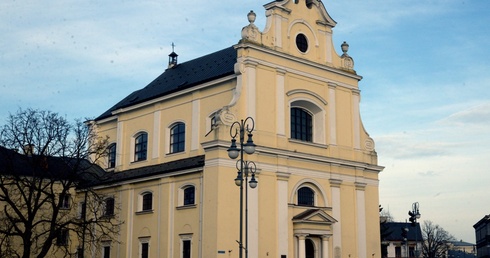 Kościół pw. Trójcy Przenajświętszej w Radomiu. Księża Jezuici posługują tu od sierpnia 1947 roku.