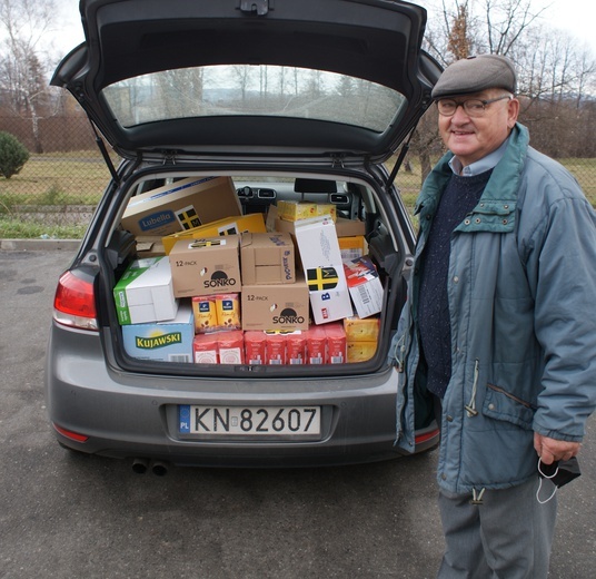 Bracia z Zakonu Rycerzy św. Jana Pawła II wsparli Dom Samotnej Matki w Tarnowie