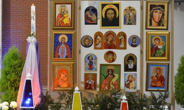 W Świniarsku Matka Boża, Chrystus i święci otulają wzrokiem wiernych