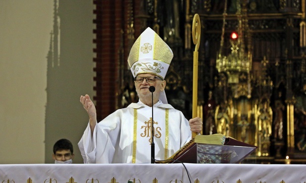 Święty Mikołaj po chemioterapii. Franciszkanin z werwą przekazuje przesłanie biskupa z Miry