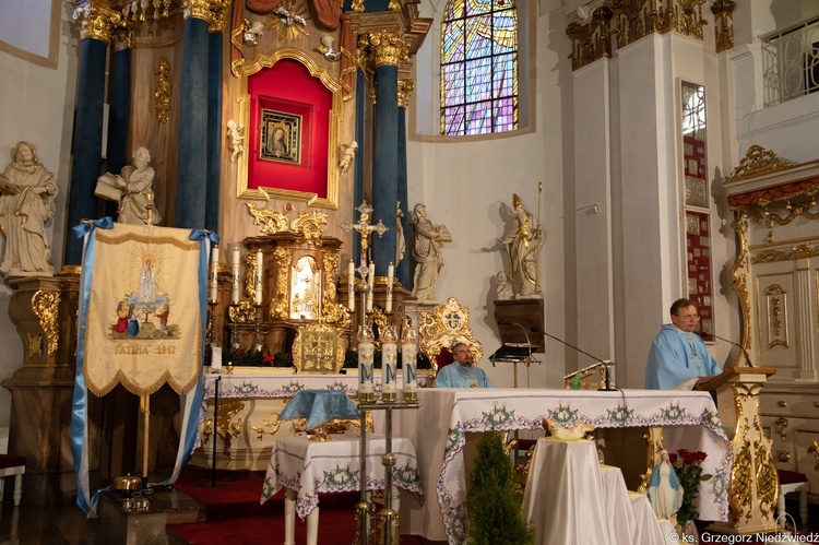 Poświęcenie sztandaru Fatimskiego Apostolatu Niepokalanego Serca Maryi w Rokitnie