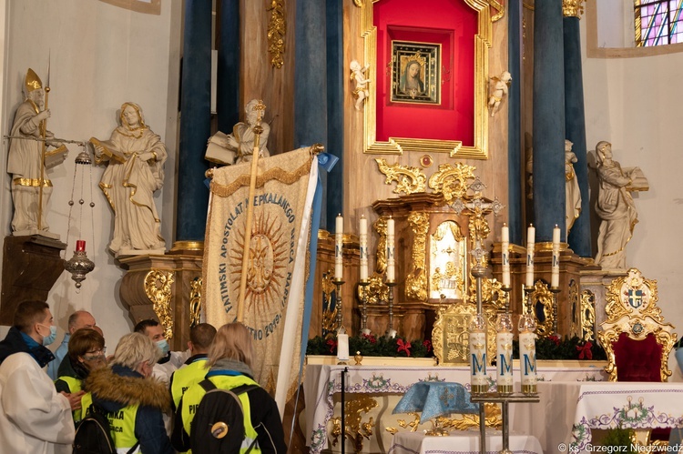 Poświęcenie sztandaru Fatimskiego Apostolatu Niepokalanego Serca Maryi w Rokitnie