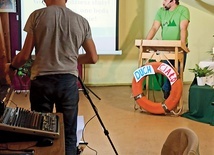 Zajęcia prowadzone w studiu transmitowane były online.