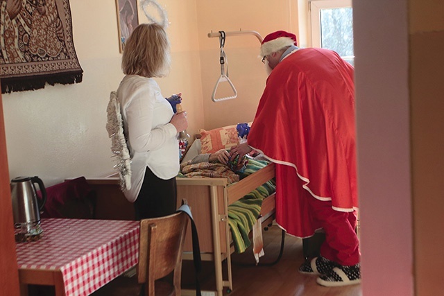 Nie zabrakło prezentów dla pensjonariuszy.