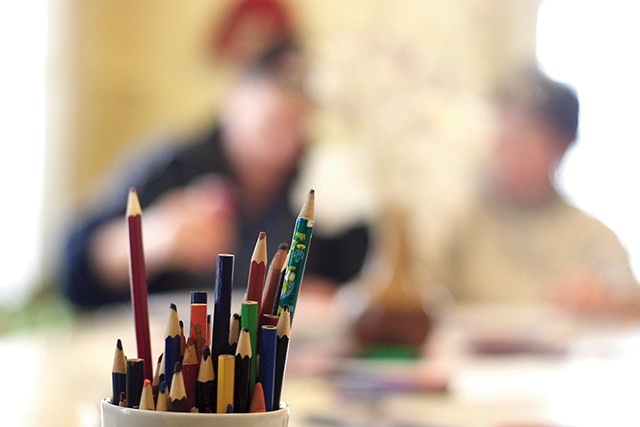 ▲	Coraz częściej polskie kilku- i nastolatki potrzebują pomocy specjalistów  psychiatrów.