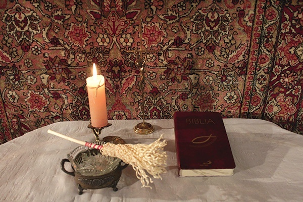 ▲	W tym roku księża nie odwiedzą domów wiernych. 