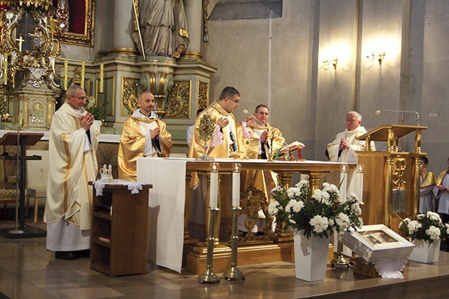 Uroczystości jubileuszowe ograniczono tylko  do Eucharystii.