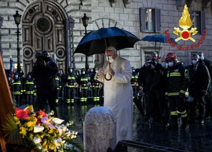 Papież Franciszek zaapelował o przestrzeganie przepisów o walce z pandemią