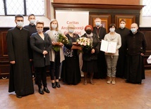 Nagrodę Samarytanin Roku 2020 otrzymały zespoły Caritas działające przy archikatedrze oliwskiej oraz Szkole Podstawowej im. Jana Pawła II w Leźnie.