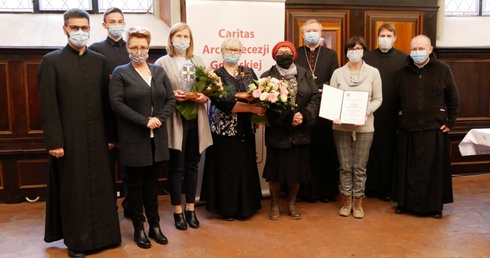 Nagrodę Samarytanin Roku 2020 otrzymały zespoły Caritas działające przy archikatedrze oliwskiej oraz Szkole Podstawowej im. Jana Pawła II w Leźnie.