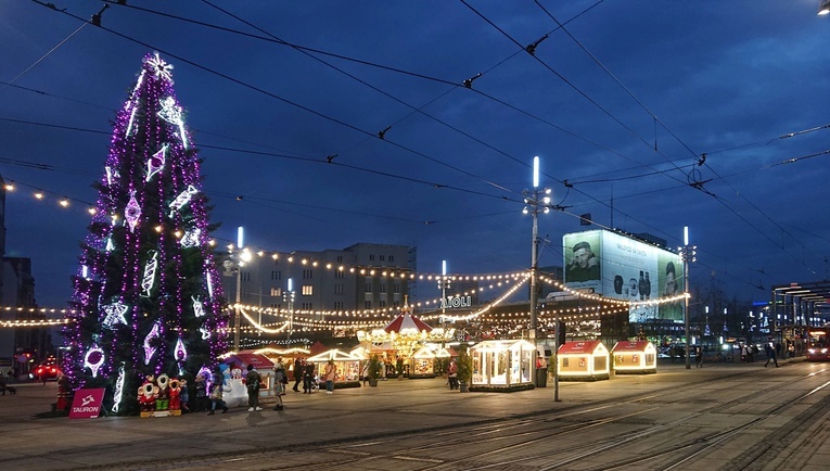 Katowice. Przedświąteczny spacer po mieście 