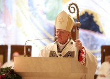 Abp Jędraszewski: Jesteśmy zobowiązani do obrony dobrego imienia św. Jana Pawła II