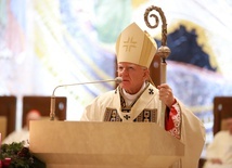 Abp Jędraszewski: Jesteśmy zobowiązani do obrony dobrego imienia św. Jana Pawła II