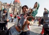 Co roku sanktuarium  MB z Guadalupe odwiedza ok. 20 mln pielgrzymów.