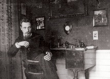 Rainer Maria Rilke w swoim gabinecie. Zdjęcie wykonano w 1905 roku.