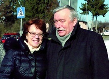 Tomasz Białopiotrowicz z żoną podczas niedzieli ewangelizacyjnej w parafii Trójcy Świętej w Lublinie.