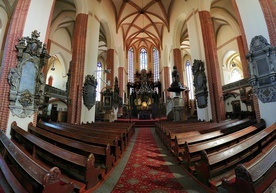 Ponad 70 proc. diecezjan omija kościoły