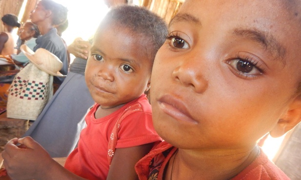 Polska Fundacja dla Afryki chce kupić barkę do przewozu osób chorych w środkowym Madagaskarze