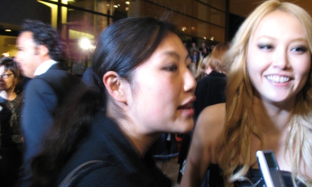 Rinko Kikuchi z tłumaczką
