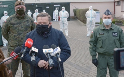 O pomocy żołnierzy w czasie pandemii mówił wiceminister Wojciech Skurkiewicz.