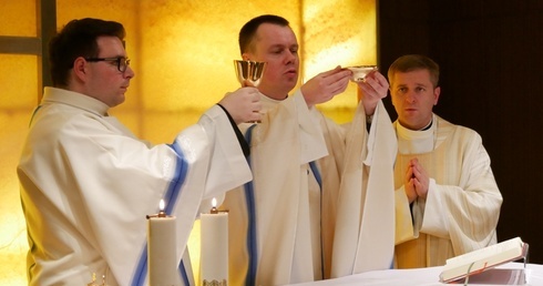 Liturgii przewodniczył ks. Krzysztof Szerszeń, kapelan Portu Lotniczego w Gdańsku.