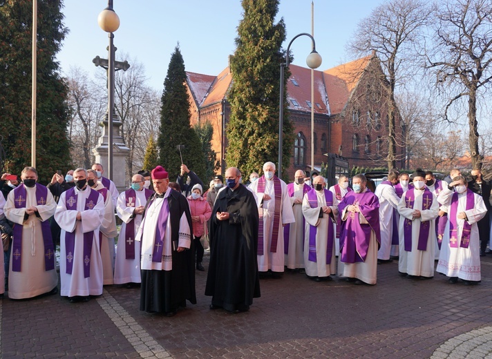 Uroczystości pogrzebowe śp. ks. Józefa Kuschego - piątek 11.12.2020