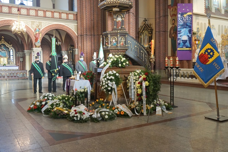 Uroczystości pogrzebowe śp. ks. Józefa Kuschego - piątek 11.12.2020