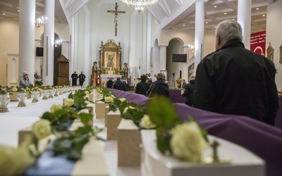 Pogrzeb nieprzytulonych. 650 dzieci zmarłych przed narodzeniem spoczęło w Gończycach