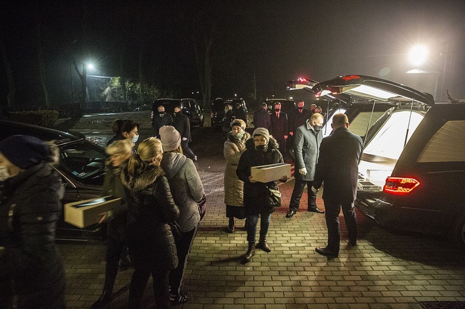 Przejmujący orszak. Pogrzeb nienarodzonych z warszawskich szpitali