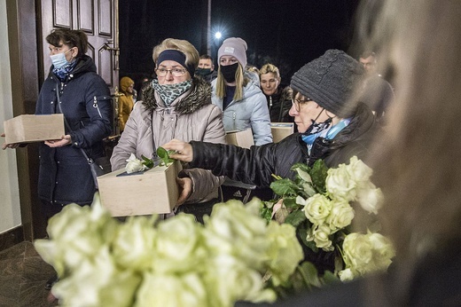 Przejmujący orszak. Pogrzeb nienarodzonych z warszawskich szpitali