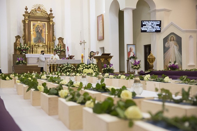 Przejmujący orszak. Pogrzeb nienarodzonych z warszawskich szpitali