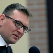 Ks. Rożek pochodzi z Radomia. Święcenia kapłańskie przyjął w 2006 roku.