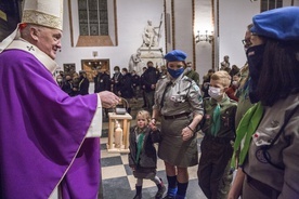 Im ciemniej na świecie, tym bardziej potrzeba tego światła