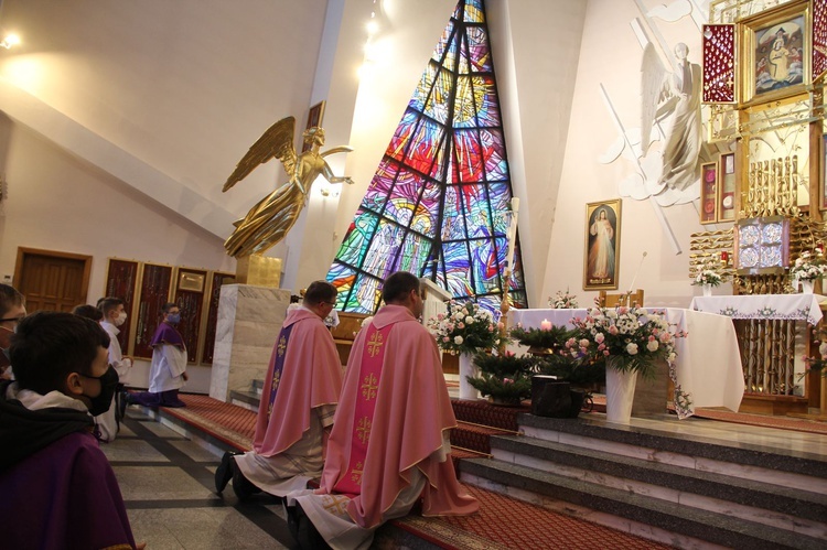 Błogosławieństwo nowych ministrantów w Pasiebcu