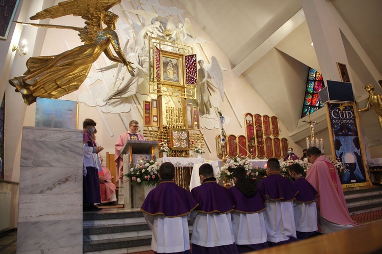 Błogosławieństwo nowych ministrantów w Pasiebcu