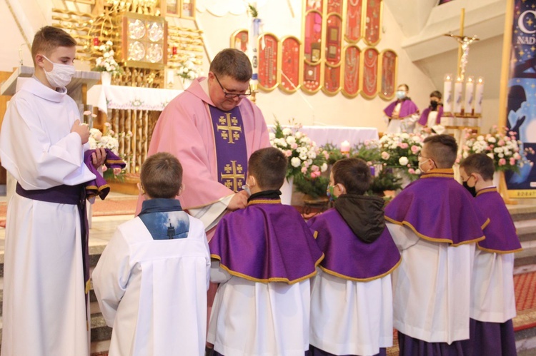 Błogosławieństwo nowych ministrantów w Pasiebcu