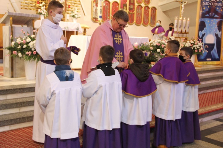 Błogosławieństwo nowych ministrantów w Pasiebcu